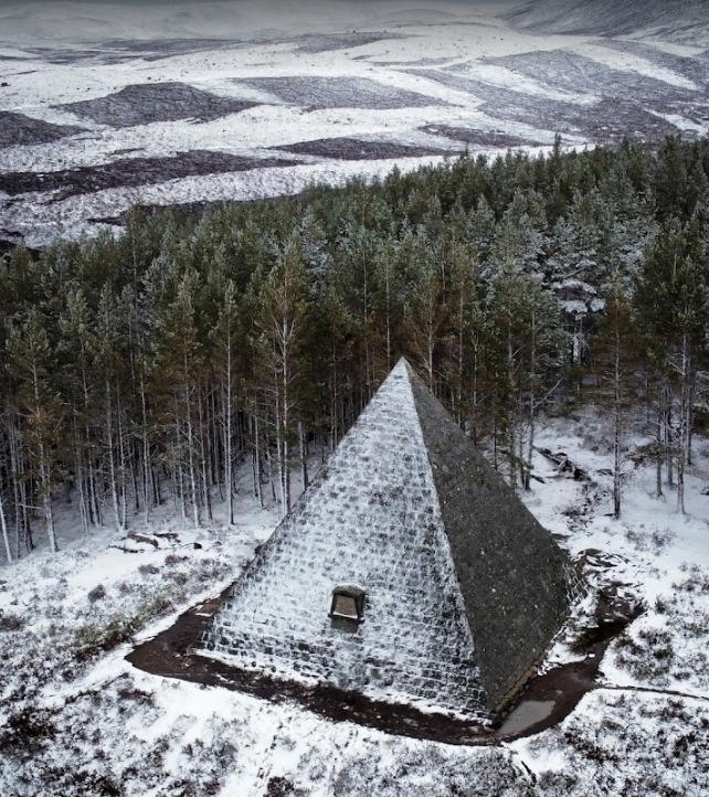 「阿爾伯特親王石塚」(Prince Albert's Cairn)其實是當地名勝。(互聯網)