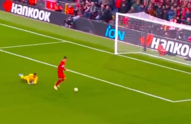 利物浦炒圖盧茲,紅軍前鋒達雲紐尼斯(Darwin Nunez)於下半場單刀扭過門將面對空門竟中柱成為焦點。(影片截圖)