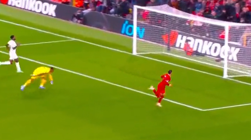 利物浦炒圖盧茲,紅軍前鋒達雲紐尼斯(Darwin Nunez)於下半場單刀扭過門將面對空門竟中柱成為焦點。(影片截圖)