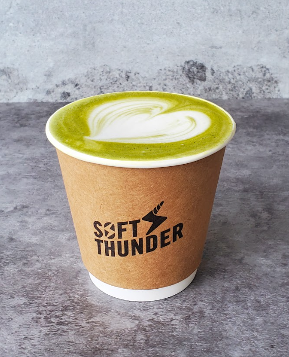 Pistachio Latte 熱飲 $49 (8 oz) / $55 (12 oz) 凍飲 $59 (16 oz) 以 100% 全天然的開心果醬製作,混合豐盈的奶泡,更誘發濃 郁的開心果味,每一口也有香甜順滑的質感。
