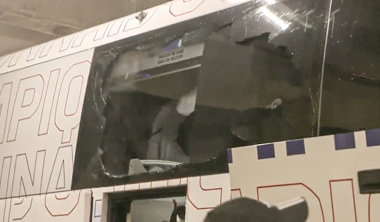 法甲|里昂隊巴被馬賽球迷擲石 主帥格羅素受傷流血