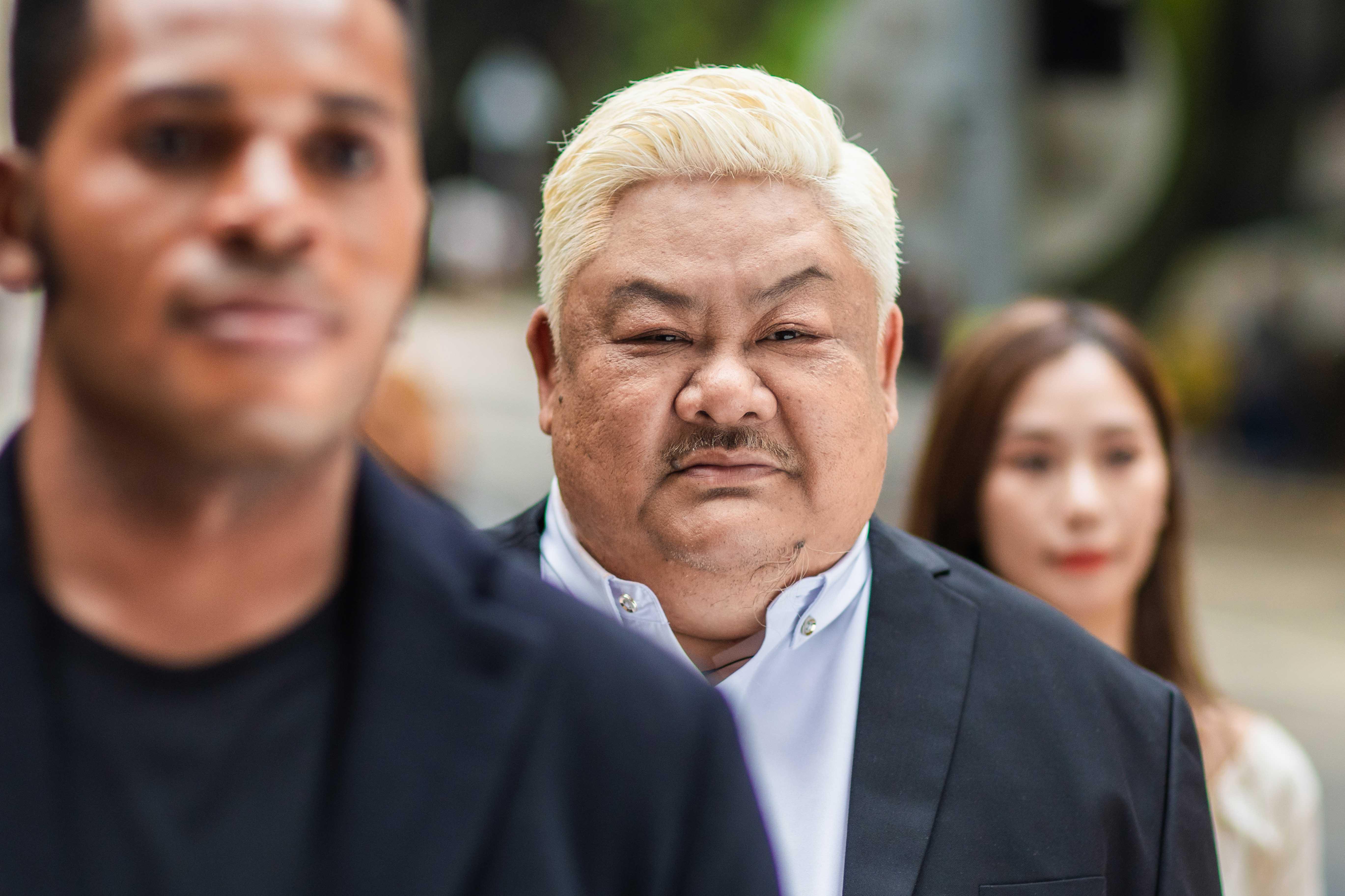 林雪罕有地西裝畢挺Chok爆現身。