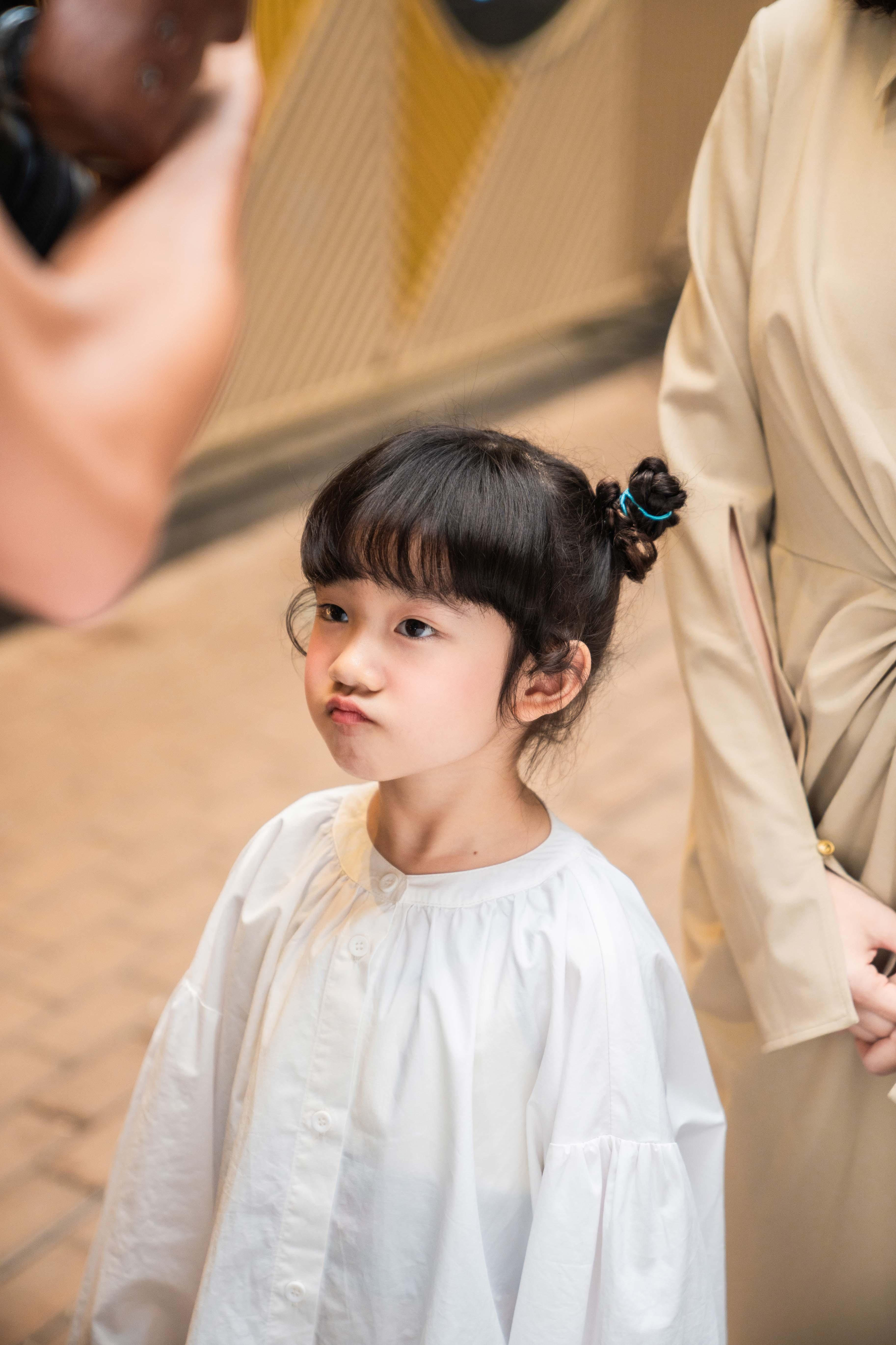 囡囡KakaBall不滿阿聰望著謝安琪。