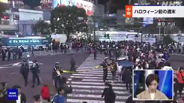 NHK報道,萬聖前周末,警方在澀谷車站前加強疏導人潮。(互聯網)
