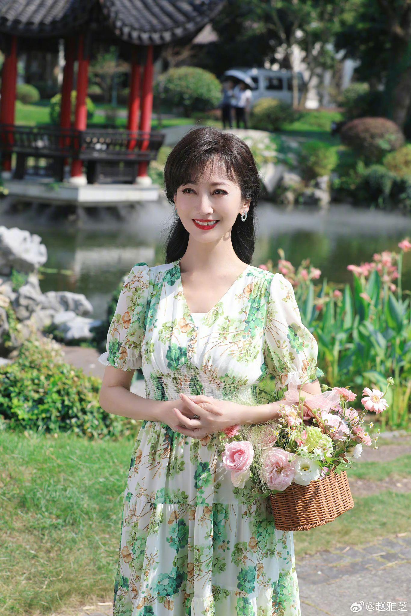 趙雅芝近日在微博分享多張靚相。