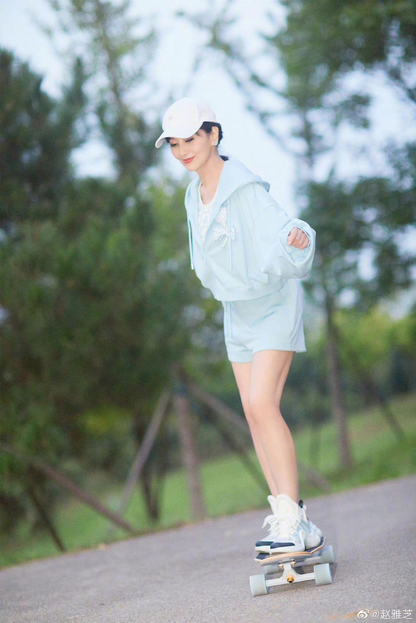 趙雅芝雖然青春不再,但「舉止仍像少女」。