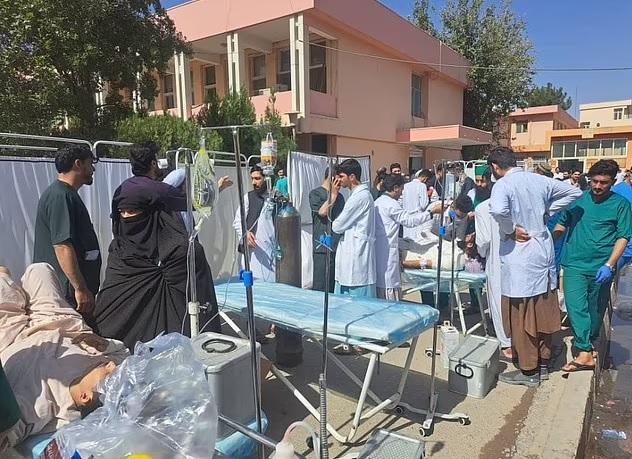 世衛等組織派醫療隊伍到災區施救。(互聯網)