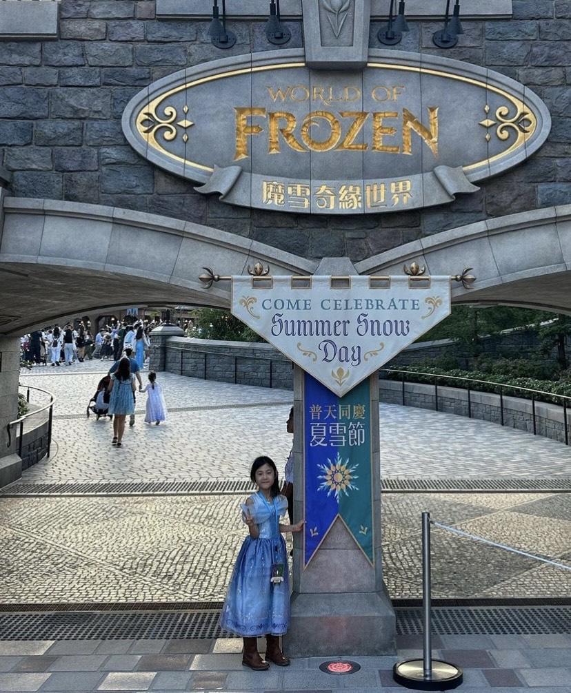 魔雪奇緣世界| 陳冠希帶6歲Alaia 現身迪士尼朝聖見Elsa