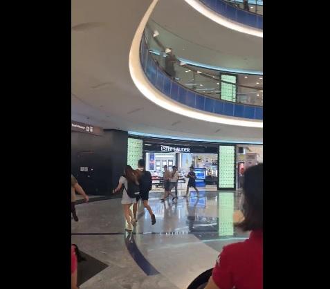 以巴衝突|馬來西亞新山一個商場接炸彈恐嚇,民眾被要求離開。(互聯網)