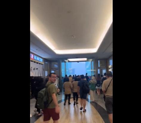 以巴衝突|馬來西亞新山一個商場接炸彈恐嚇,民眾被要求離開。(互聯網)