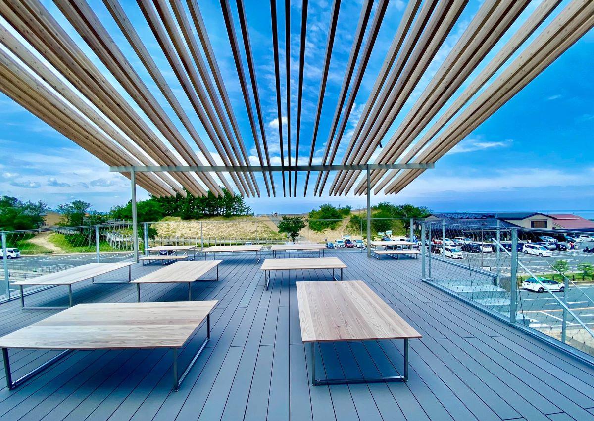 鳥取打卡景點 #04. TAKAHAMA Cafe ,位於鳥取砂丘旁,由日本殿堂級建築師隈研吾操刀的Cafe,外型獨特,打卡一流! (地址: 鳥取県鳥取市福部町湯山2164)