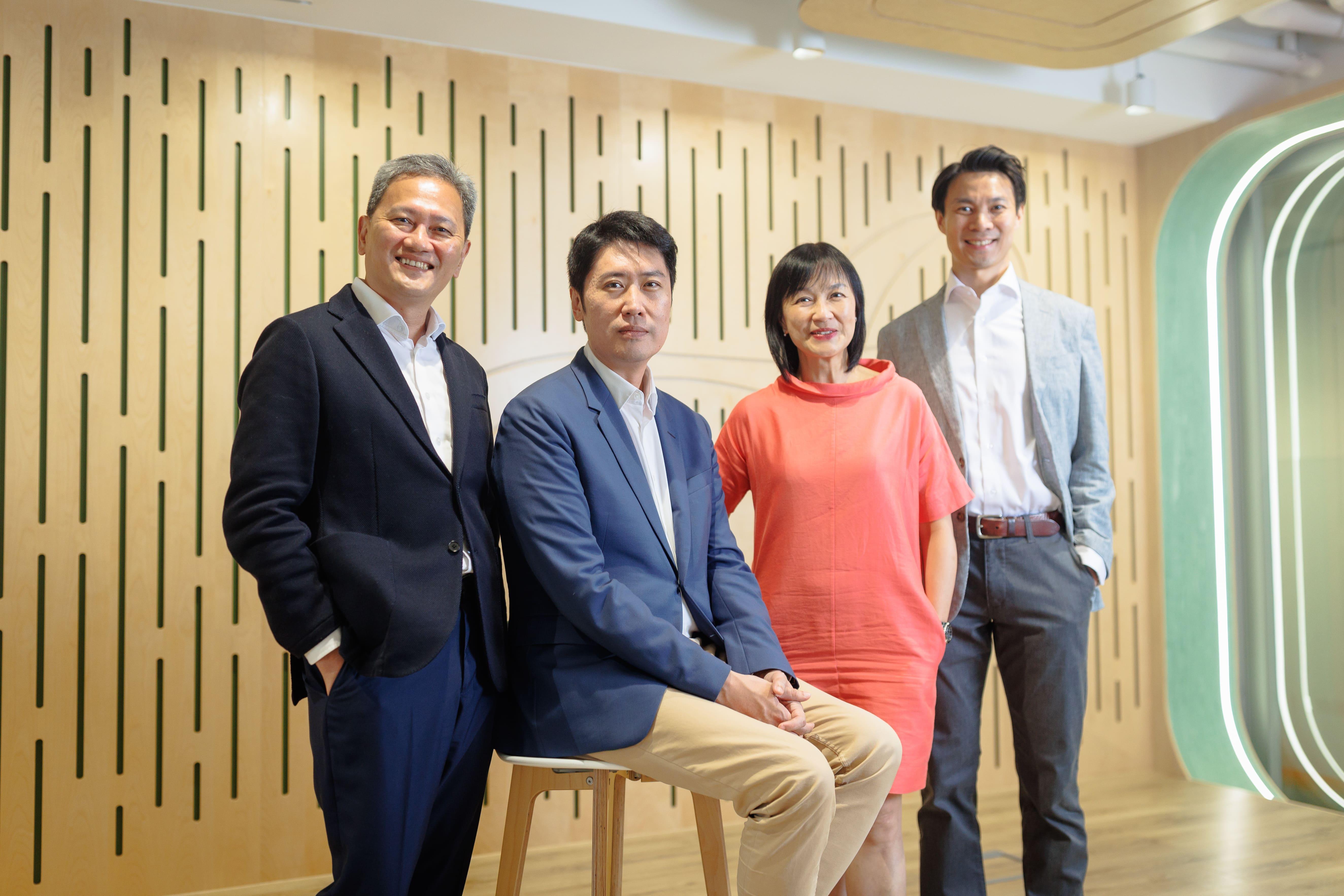 八達通營運總監甘志深、行政總裁應天麒、營業及市務總監李玉兒、產品部總監葉勁生(由左至右)