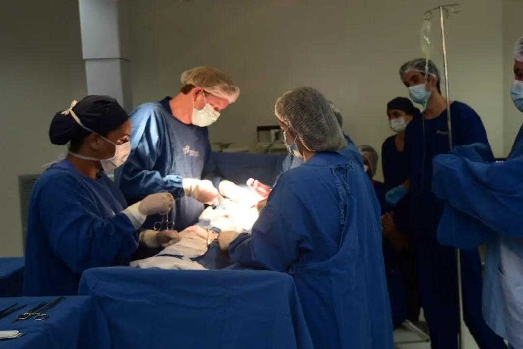 Quezia今年4月發現懷有6胞胎,在上月7日接受子宮頸環紮術,並在約4個星期後、即周日(1日)進行分娩。(X)