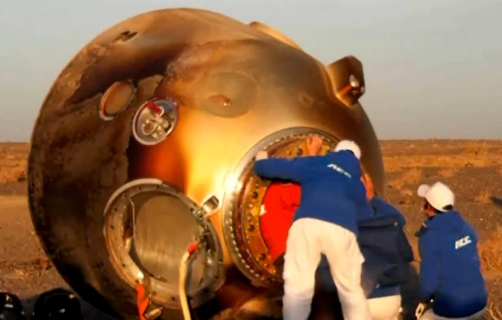 返回艙今早返回地球,在本港時間上午約8時10分於內蒙古東風著陸場著陸。(微博)