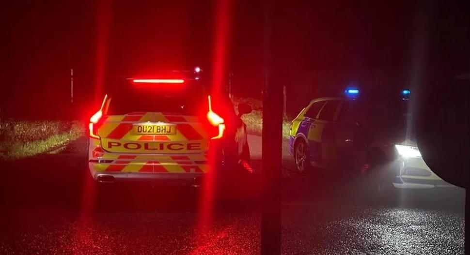 當局派出6輛消防車及40名消防員滅火,又派出警員及至少4輛救護車到場戒備。(X)