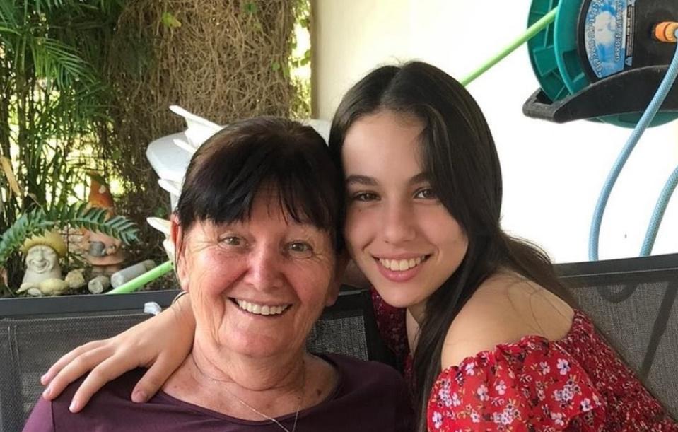 孫女:祖母是我人生中的光和生活支柱。(X)