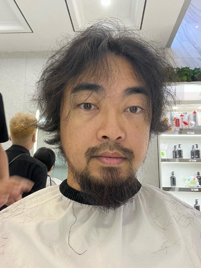 香港網民「峰哥亡命天涯」。(微博)