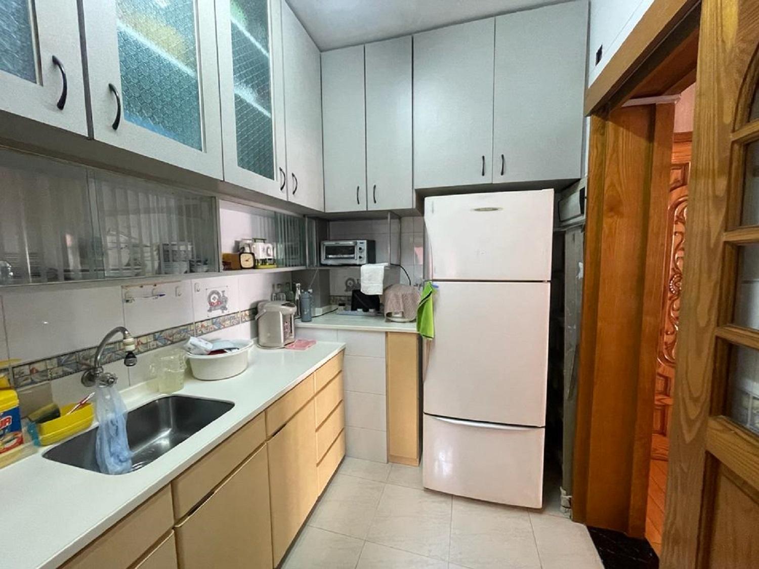 廚房也闊落實用。