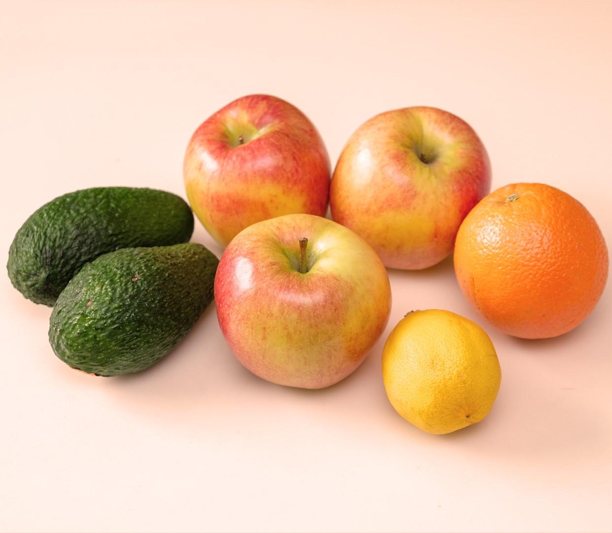 蘋果會釋放出一種叫乙烯的氣體,加快旁邊水果的成熟速度,因此要避免將蘋果放在接近成熟的蔬果旁邊。