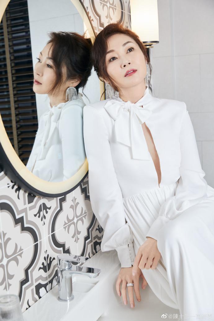 凍齡女神萬綺雯近年不時在社交網站更新近況。(萬綺雯微博)