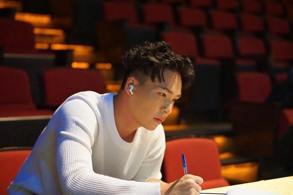 JPEX|消息指今日在大埔被警方拘捕的29歲男子,是TVB電視藝員鄭雋熹。(鄭雋熹fb圖)