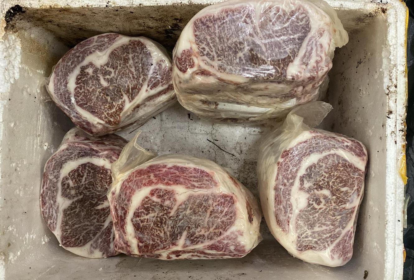 水警海關香港仔聯合反走私 檢市值120萬走私和牛4男逃去