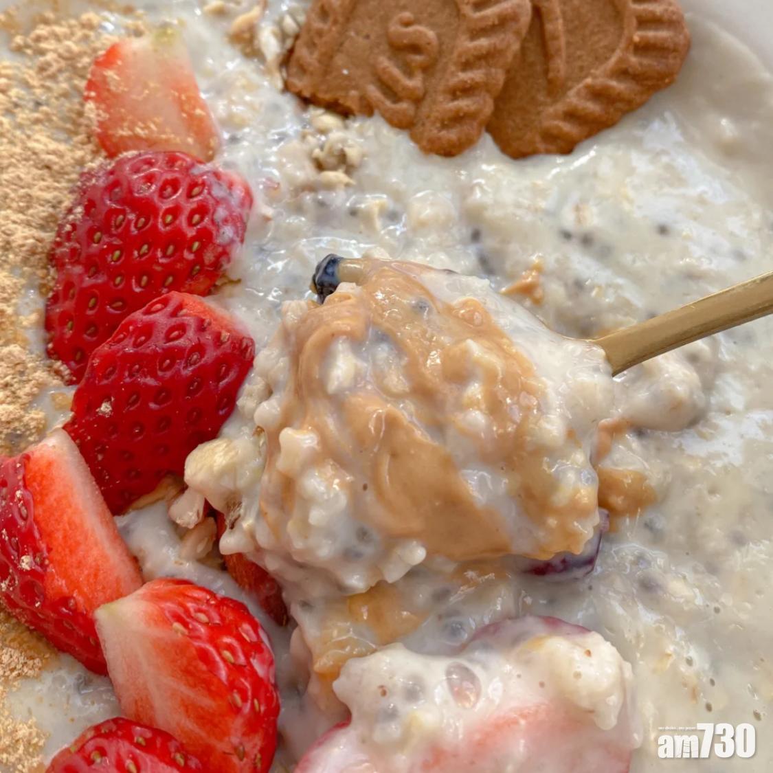 減肥早餐菜單|花生燕麥粥混合花生醬食用也可。