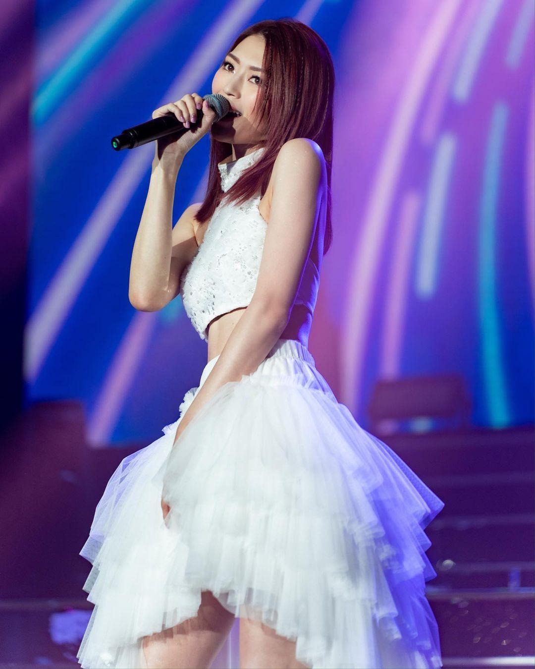 連詩雅演唱會廣州站,大跳BLACKPINK成員Jisoo首支Solo歌曲《FLOWER》開花舞(連詩雅IG)