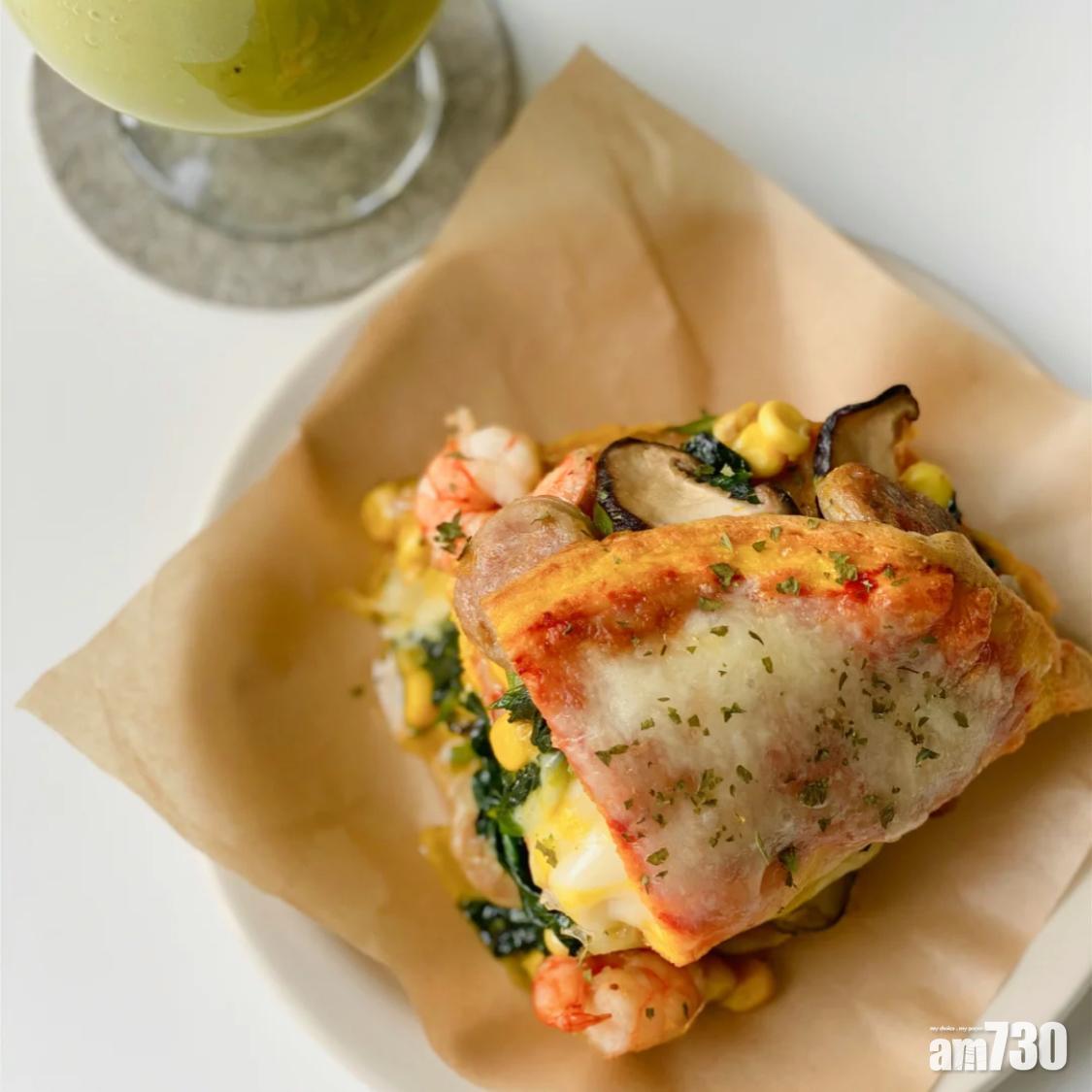 雞蛋食譜|芝士蛋餅PIZZA改用蛋皮的話負擔亦比較少。