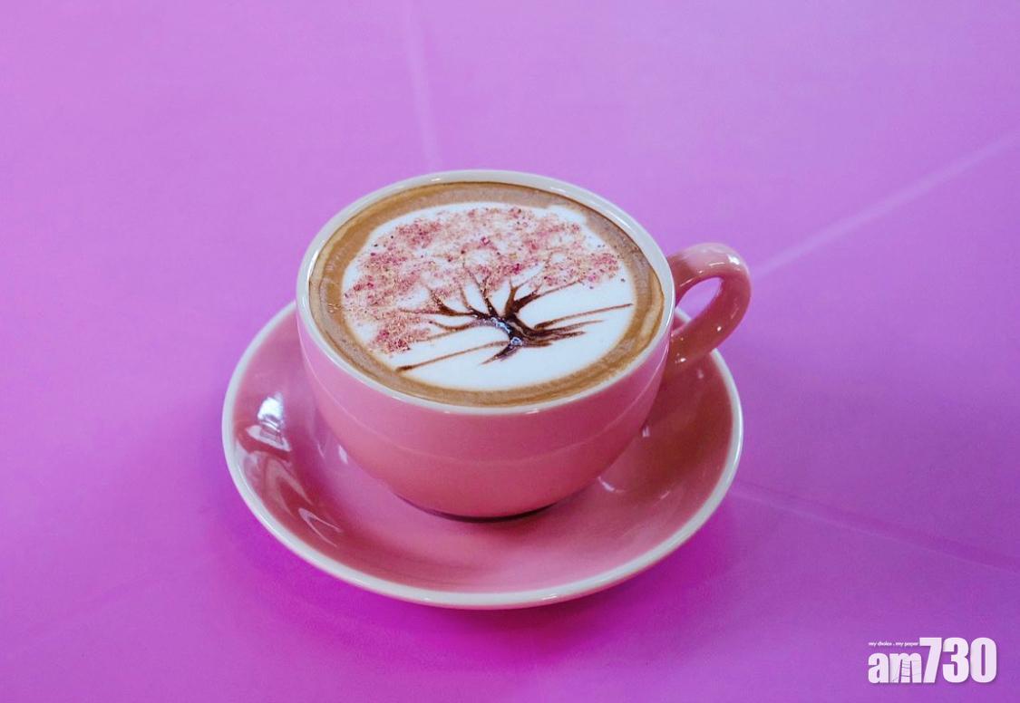 咖啡食譜|在外就可以喝帶有拉花的櫻花咖啡。