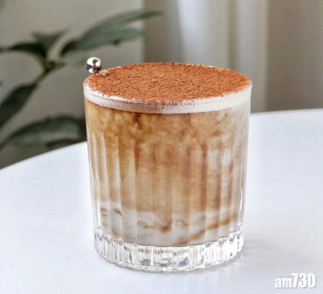 咖啡食譜|香蕉豆漿咖啡加上可可粉味道更豐富。