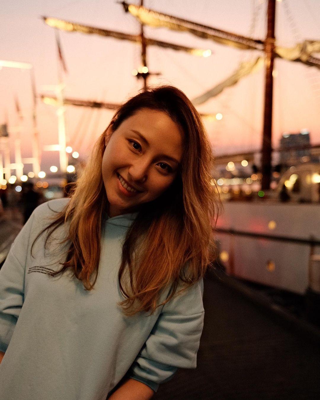 何超雲與消防員未婚夫Douglas於2022年訂婚(何超雲IG)