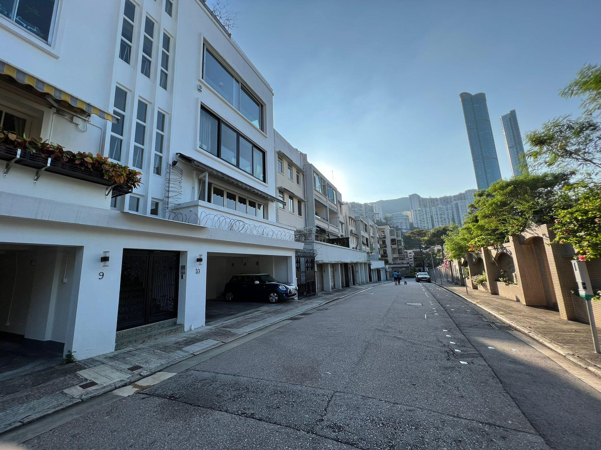 跑馬地低密度住宅比雅道9至10號,現有一伙低層單位罕有放盤。