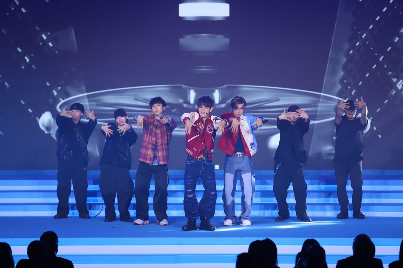 P1X3L出席《ViuTV 2024》節目發布會,3子跳唱新歌《BOMB》。(羅錦鴻攝)