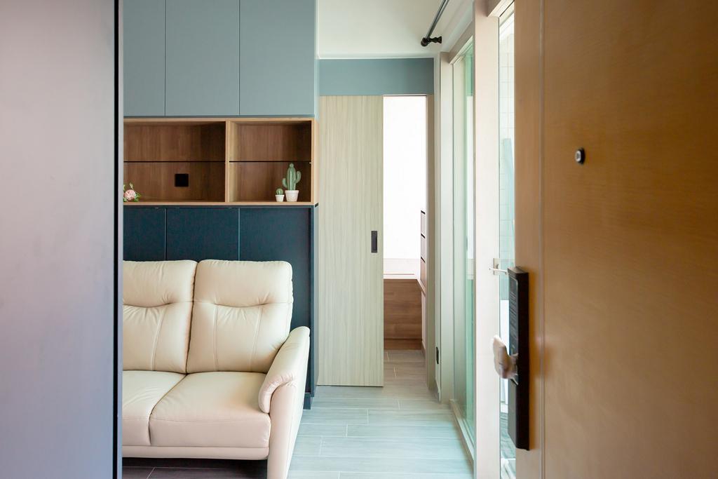 2客廳儲物櫃木色層板跟霧藍色十分配襯