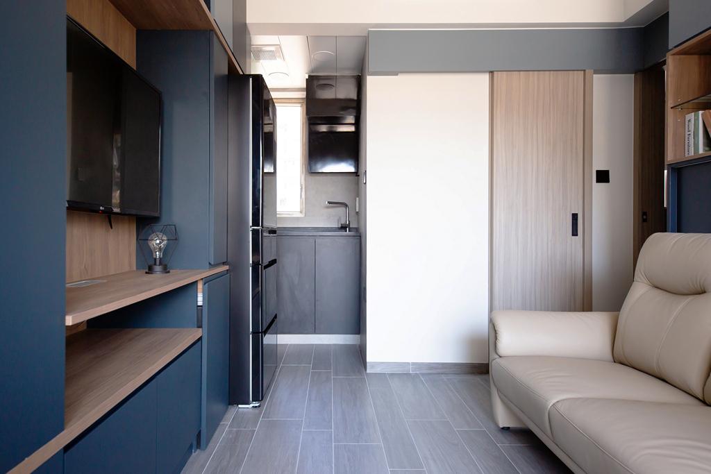 2客廳儲物櫃木色層板跟霧藍色十分配襯