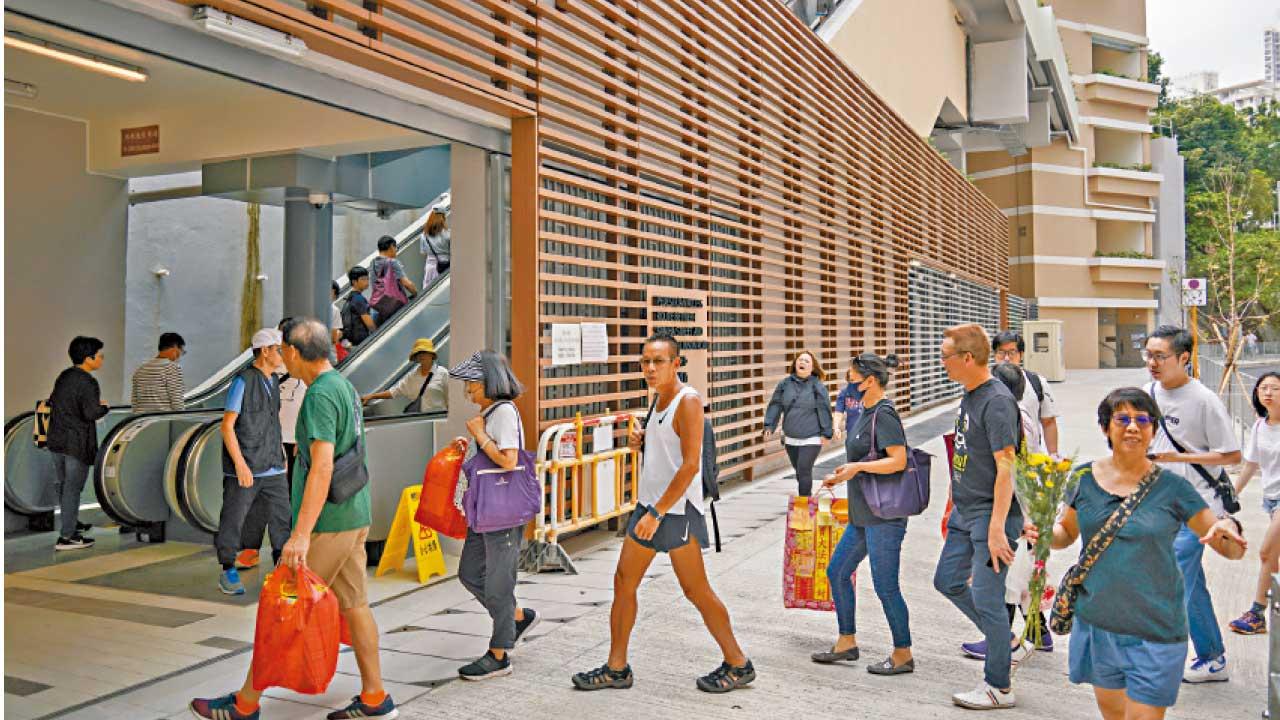 新廈街和歌連臣角道的扶手電梯啟用