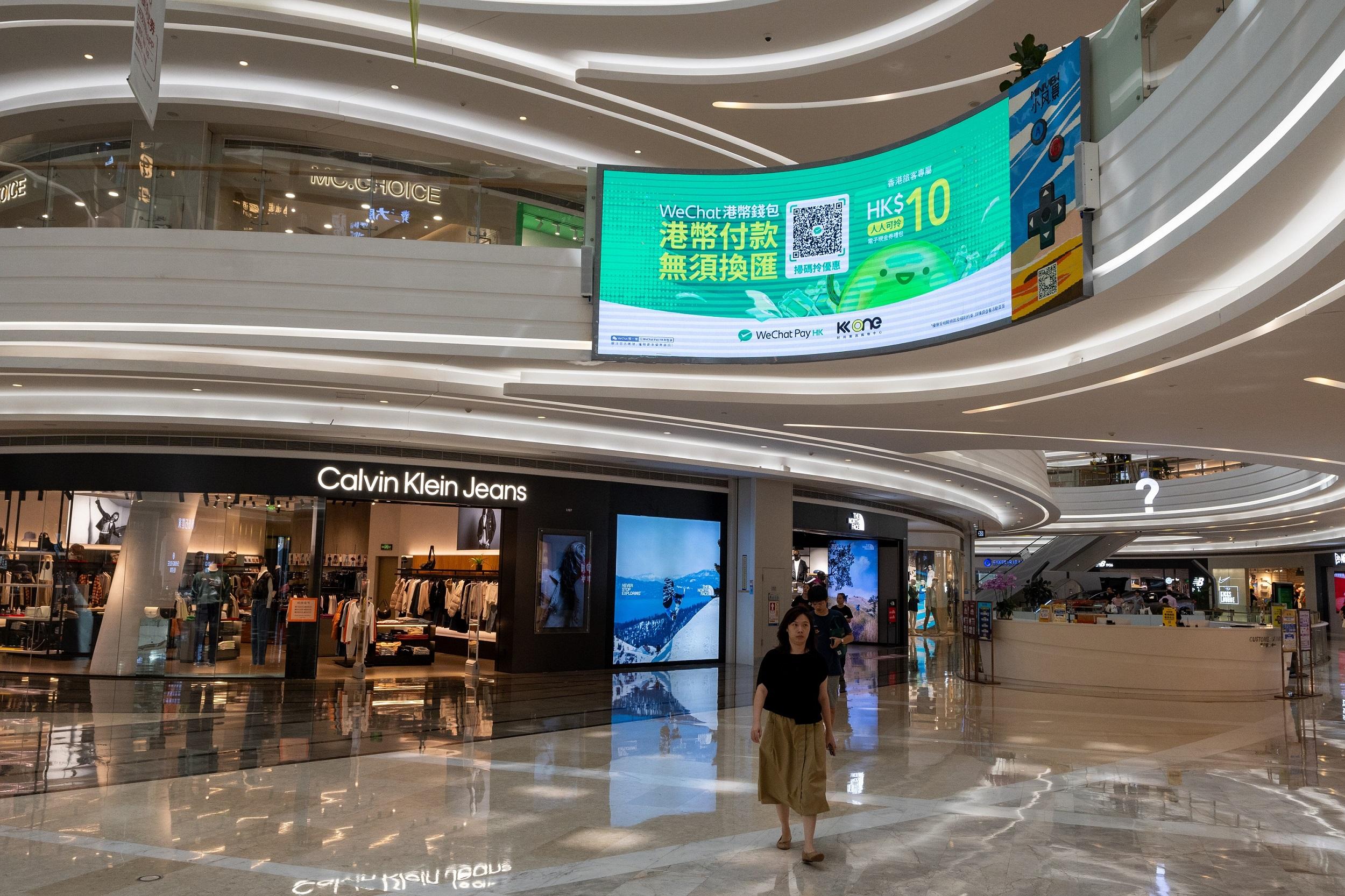 通開後不少港人北上消費。(陳奕釗攝)