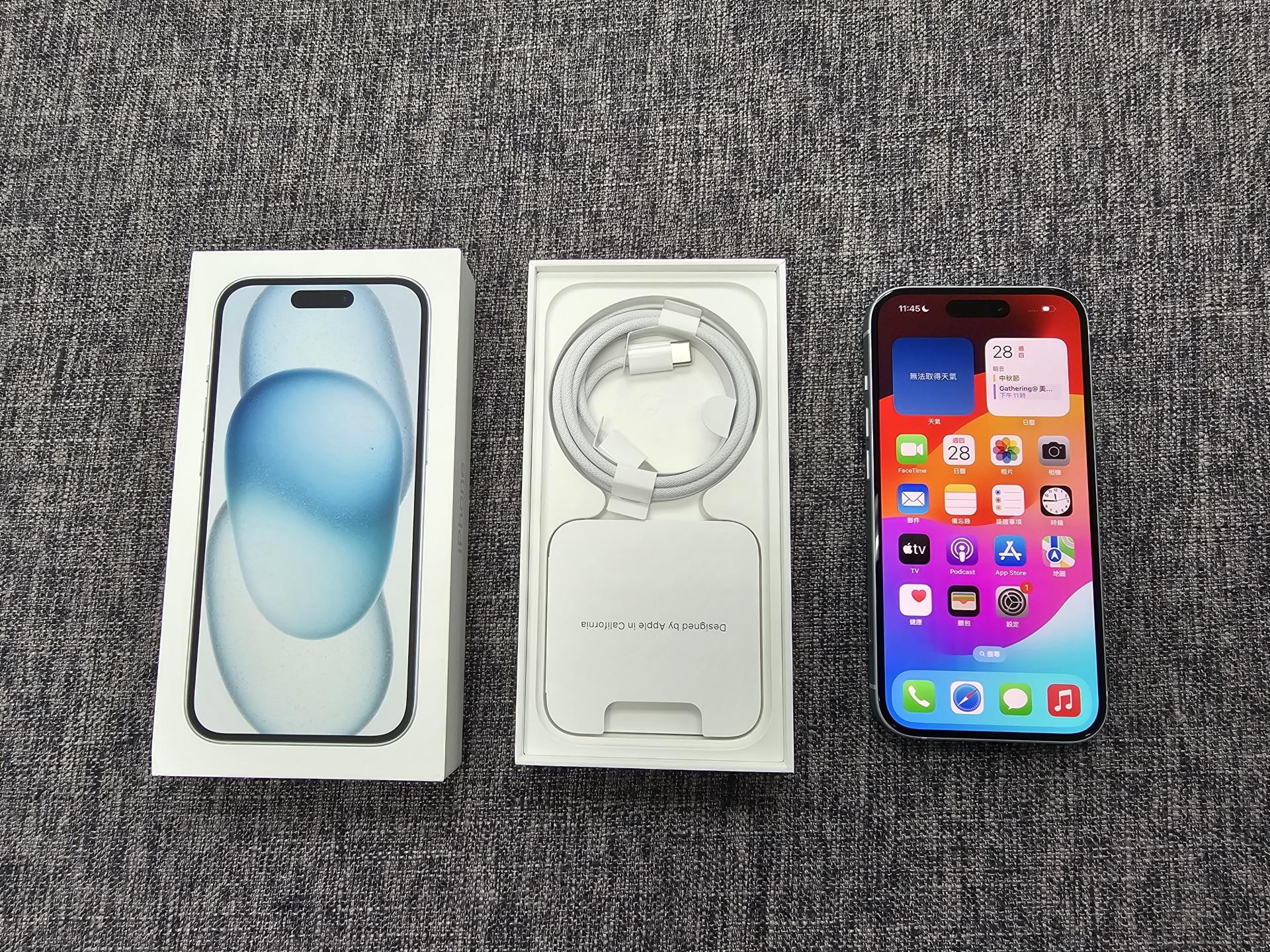 iPhone 15藍色款開箱一覽。