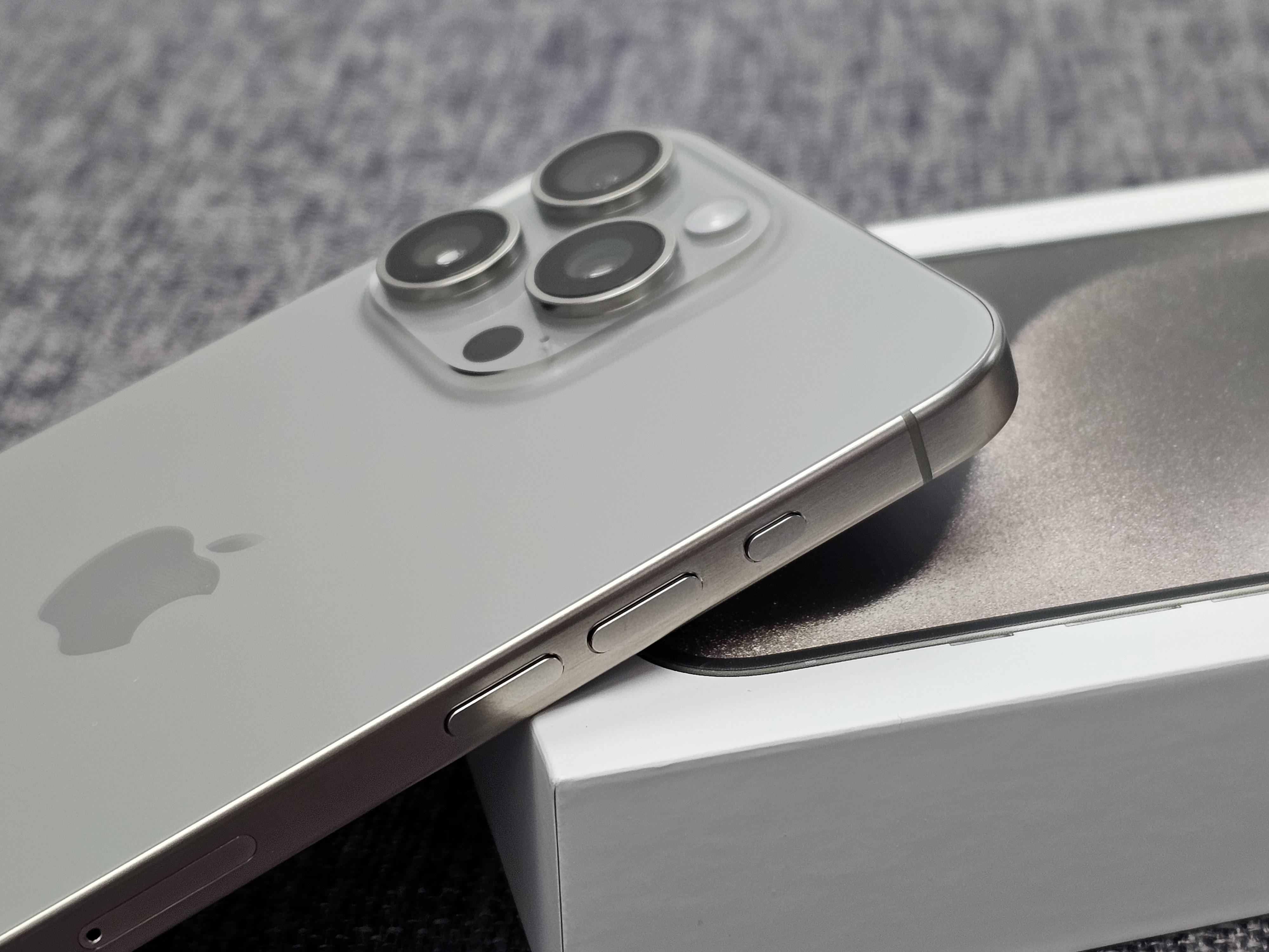 Pro Max改用全新Action Button,取消沿用多年推鍵的靜音鍵。