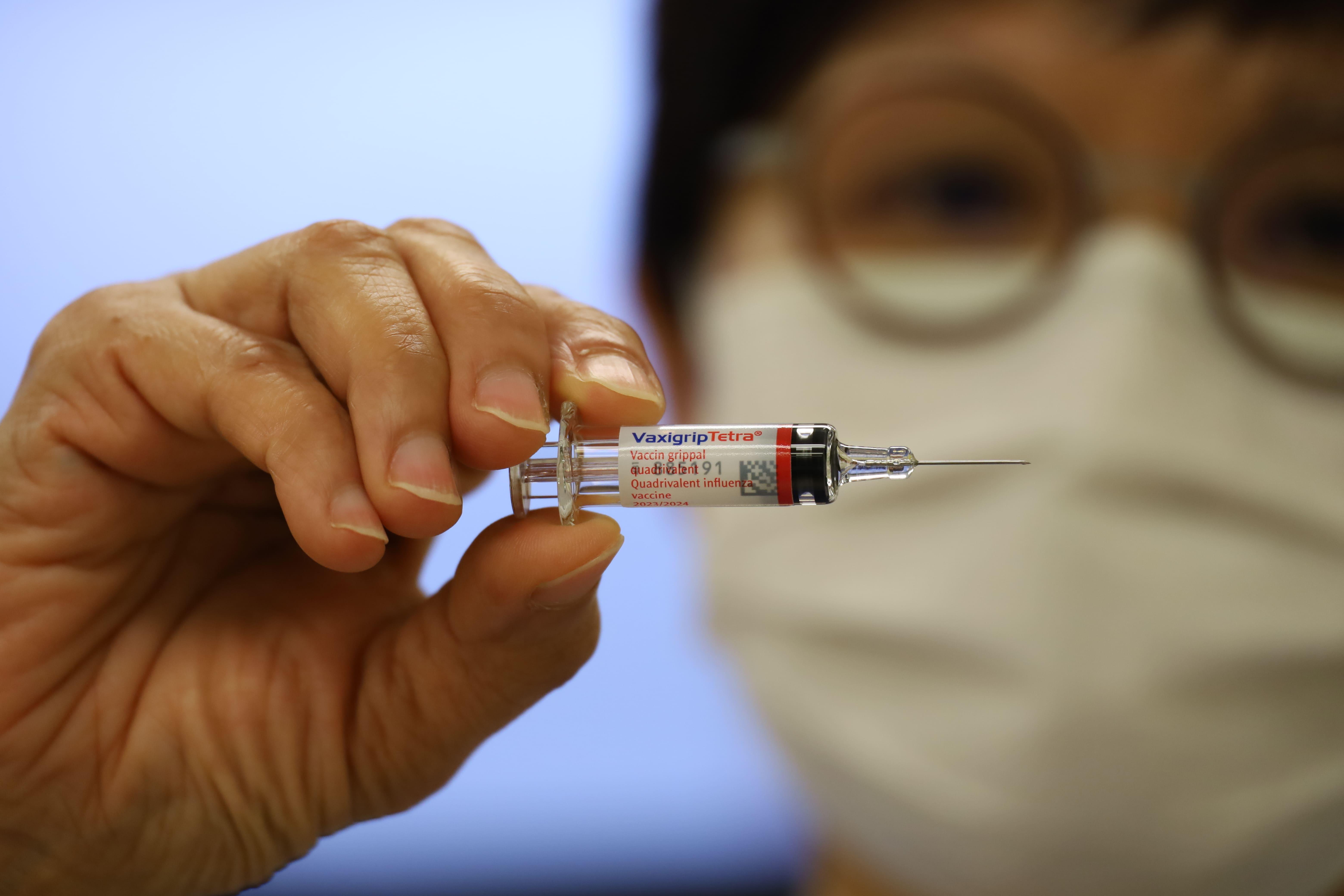 流感疫苗|醫管局明起分階段為合資格人士接種(鍾式明攝)