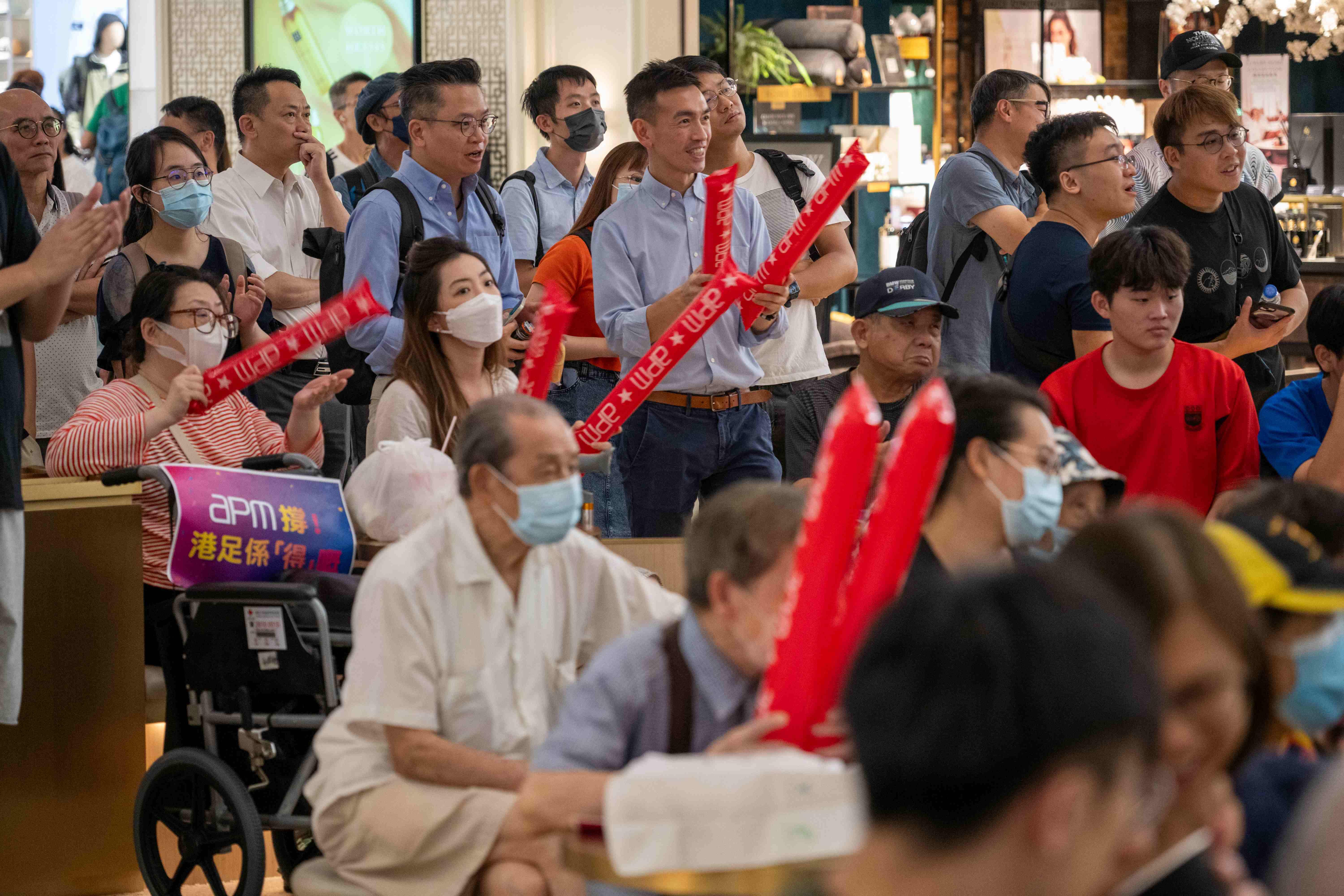 觀塘 亞運男子足球四強比賽香港以零比四不敵日本將角逐銅牌