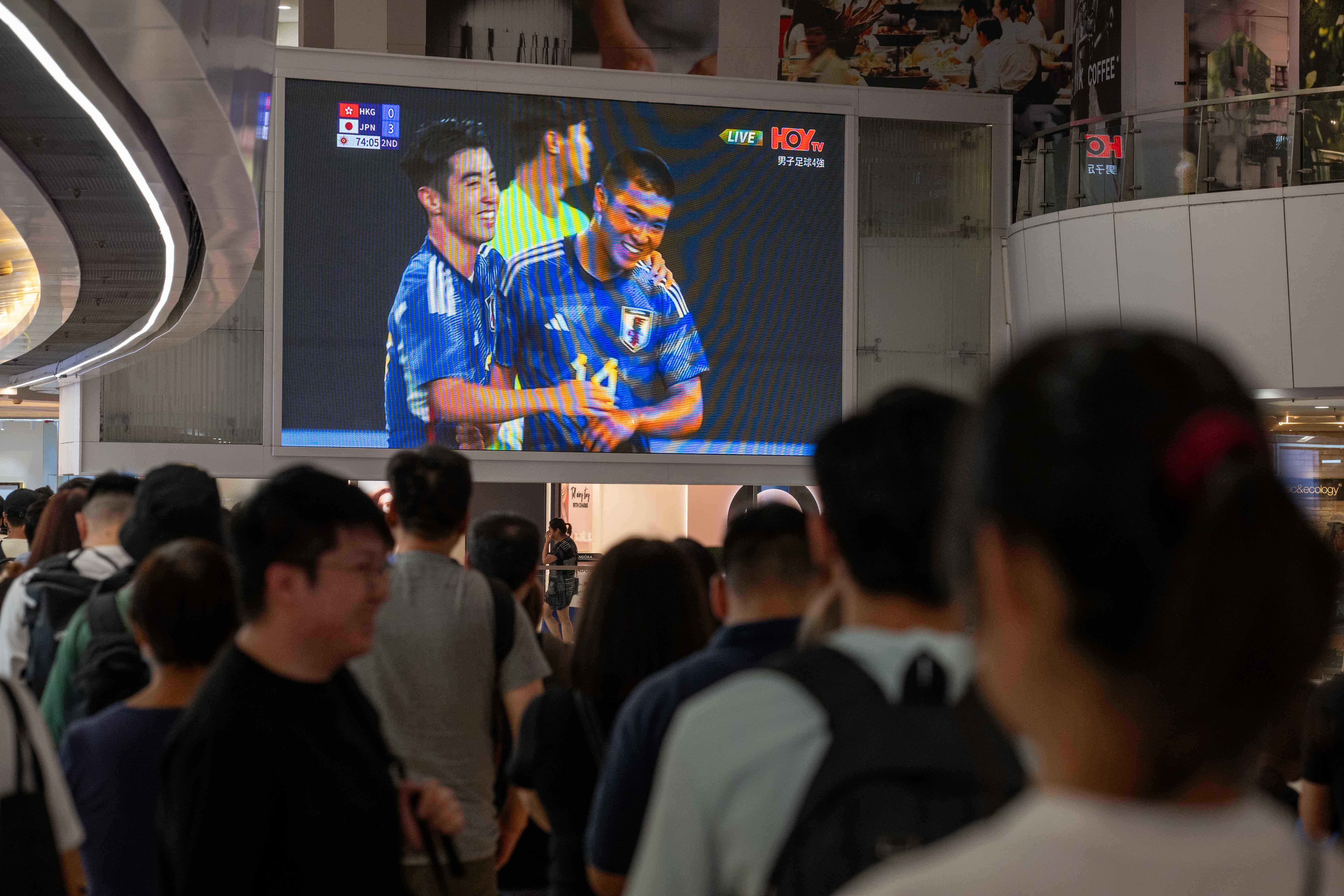 觀塘 亞運男子足球四強比賽香港以零比四不敵日本將角逐銅牌