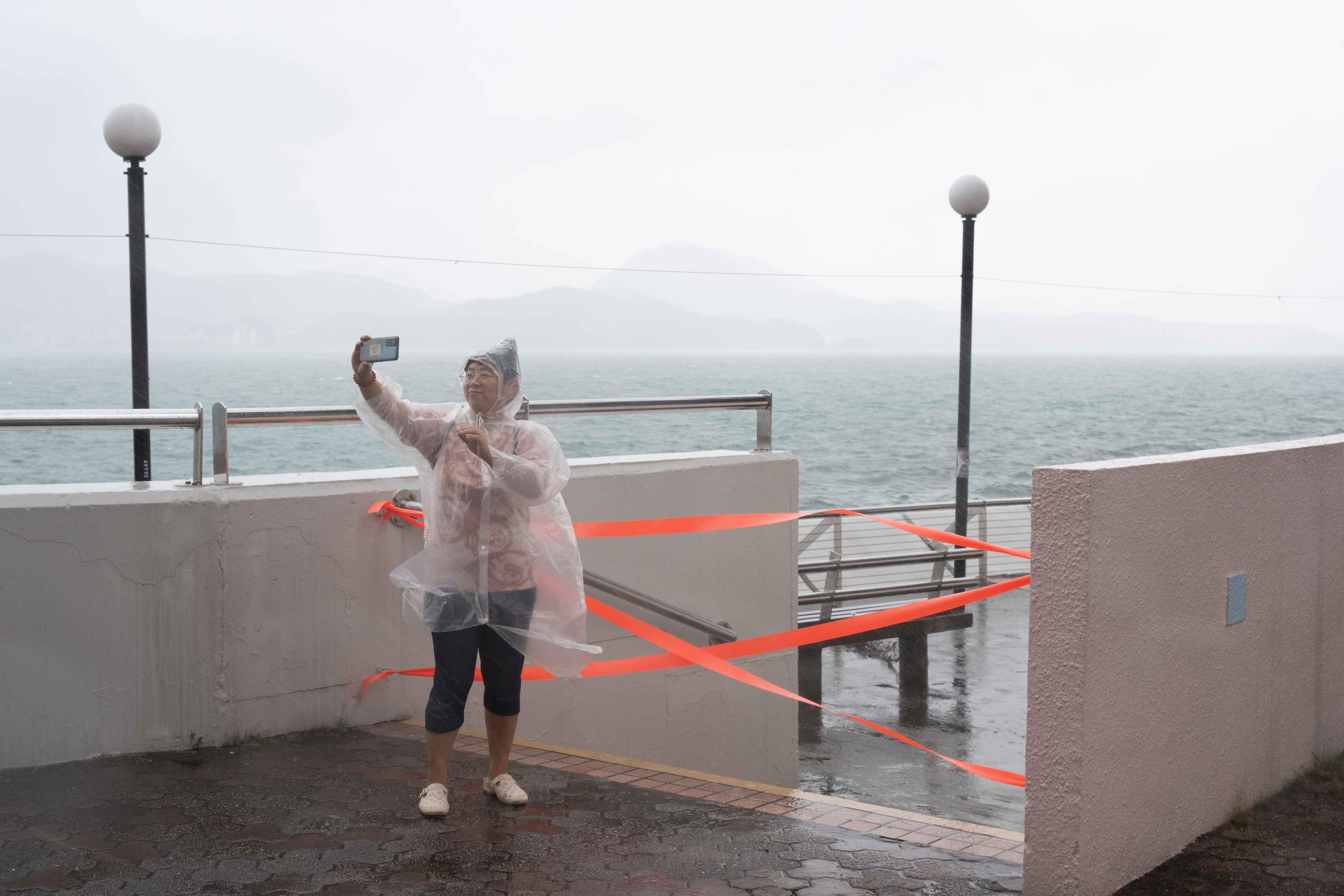 杏花邨 颱風小犬襲港八號風球杏花邨情況 颱風 小犬