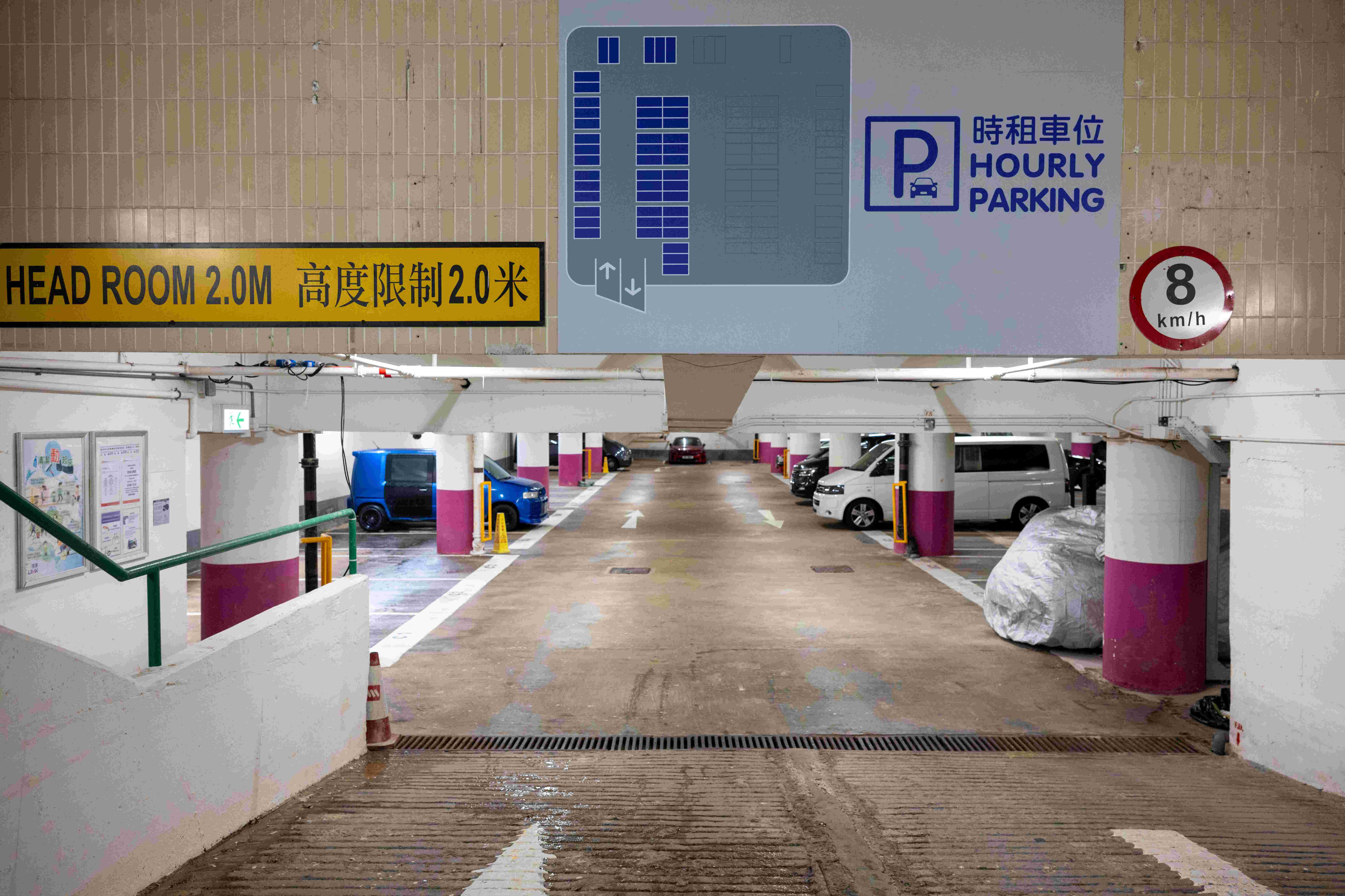 柴灣 颱風小犬襲港柴灣環翠停車場裝上擋水板及沙包 颱風 小犬