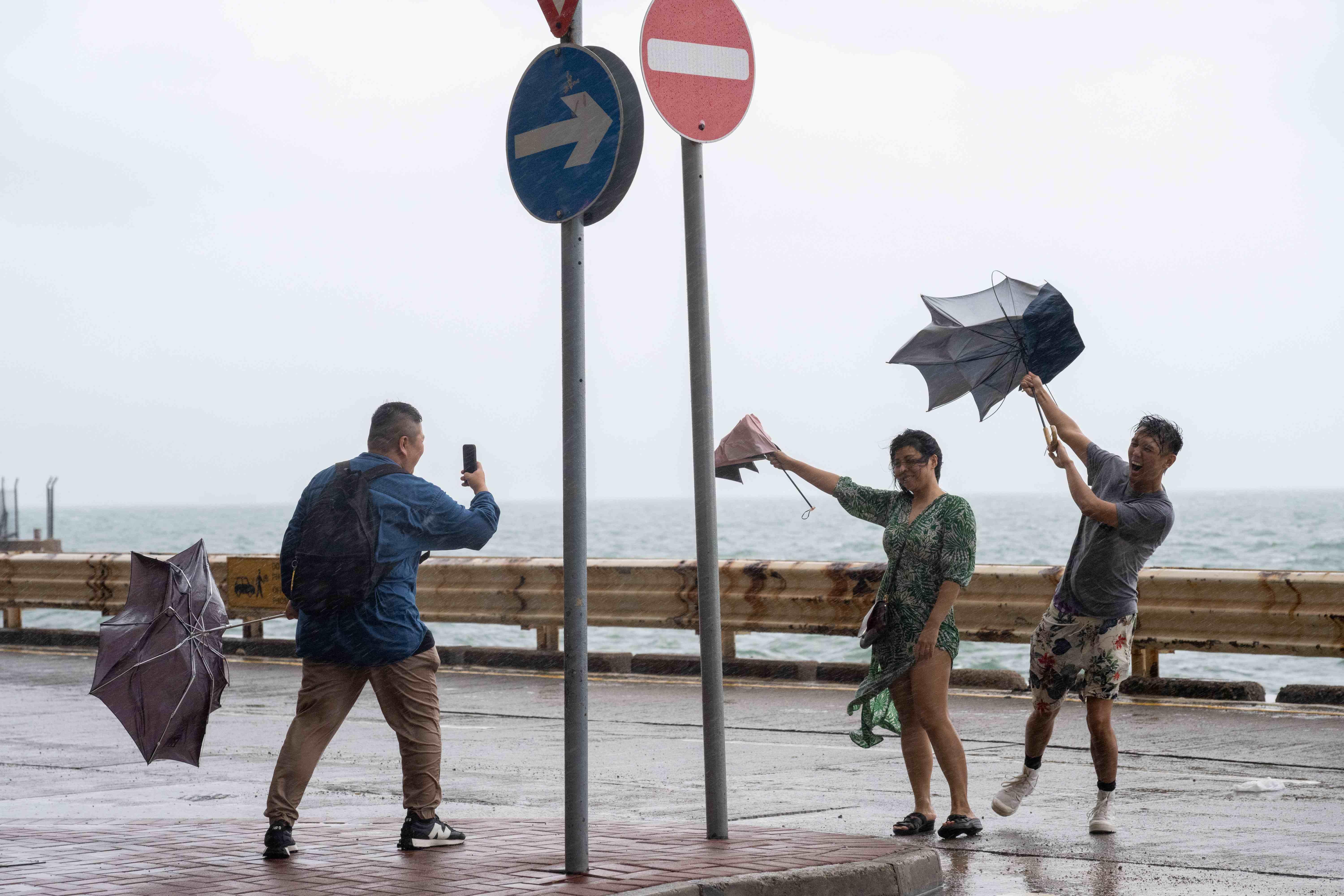 西環 颱風小犬襲港八號風球西環海旁情況 颱風 小犬