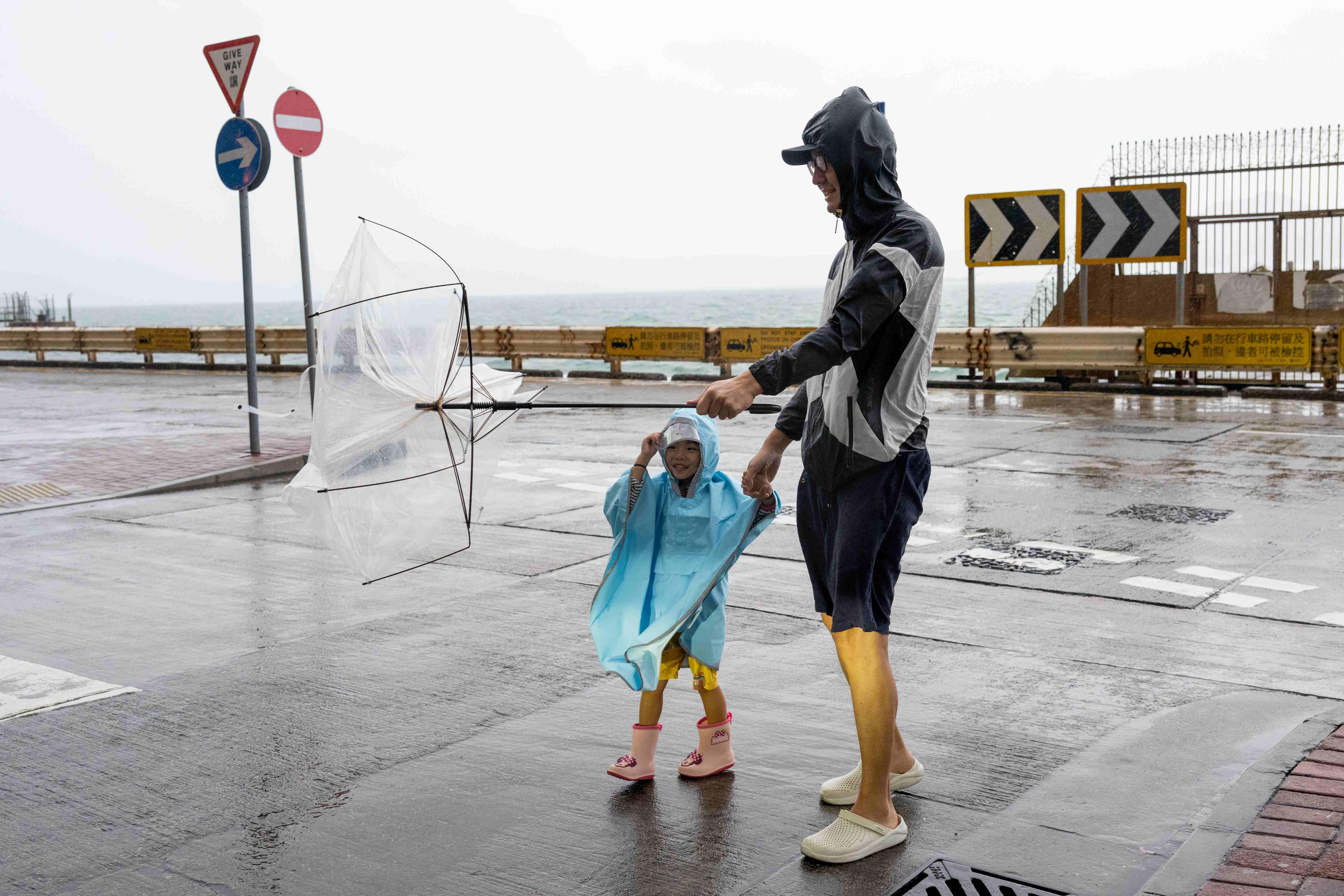 西環 颱風小犬襲港八號風球西環海旁情況 颱風 小犬