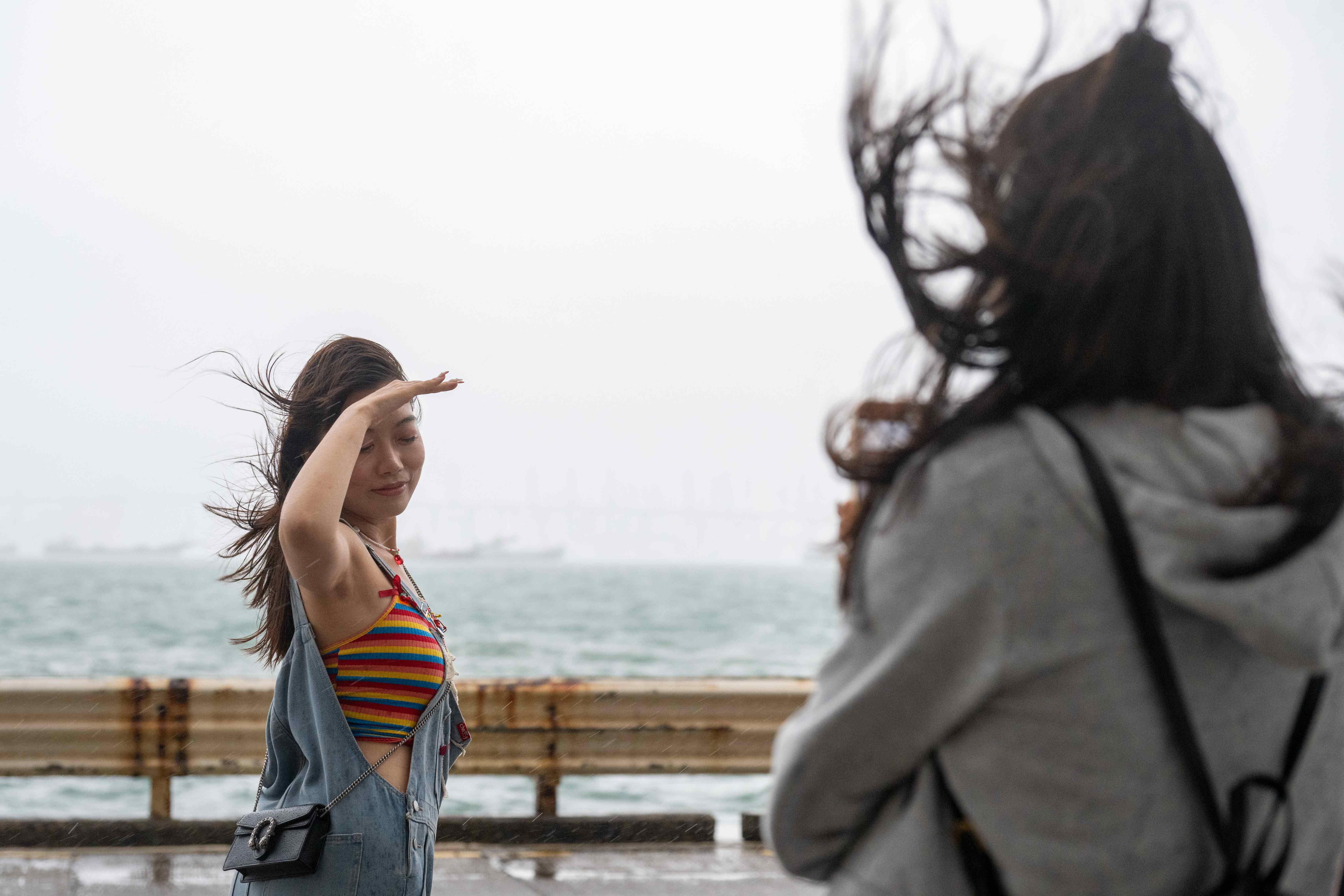 西環 颱風小犬襲港八號風球西環海旁情況 颱風 小犬