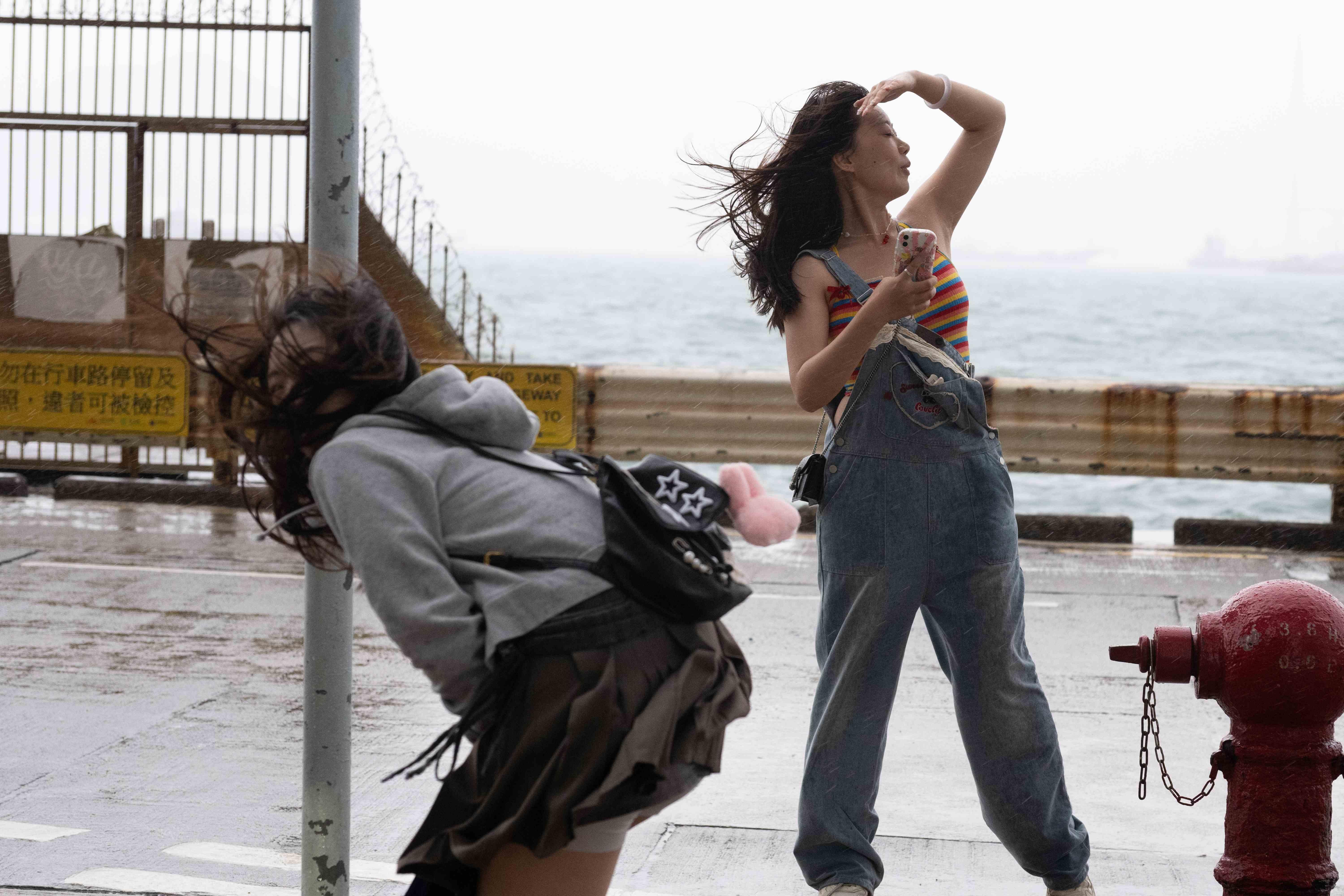 西環 颱風小犬襲港八號風球西環海旁情況 颱風 小犬