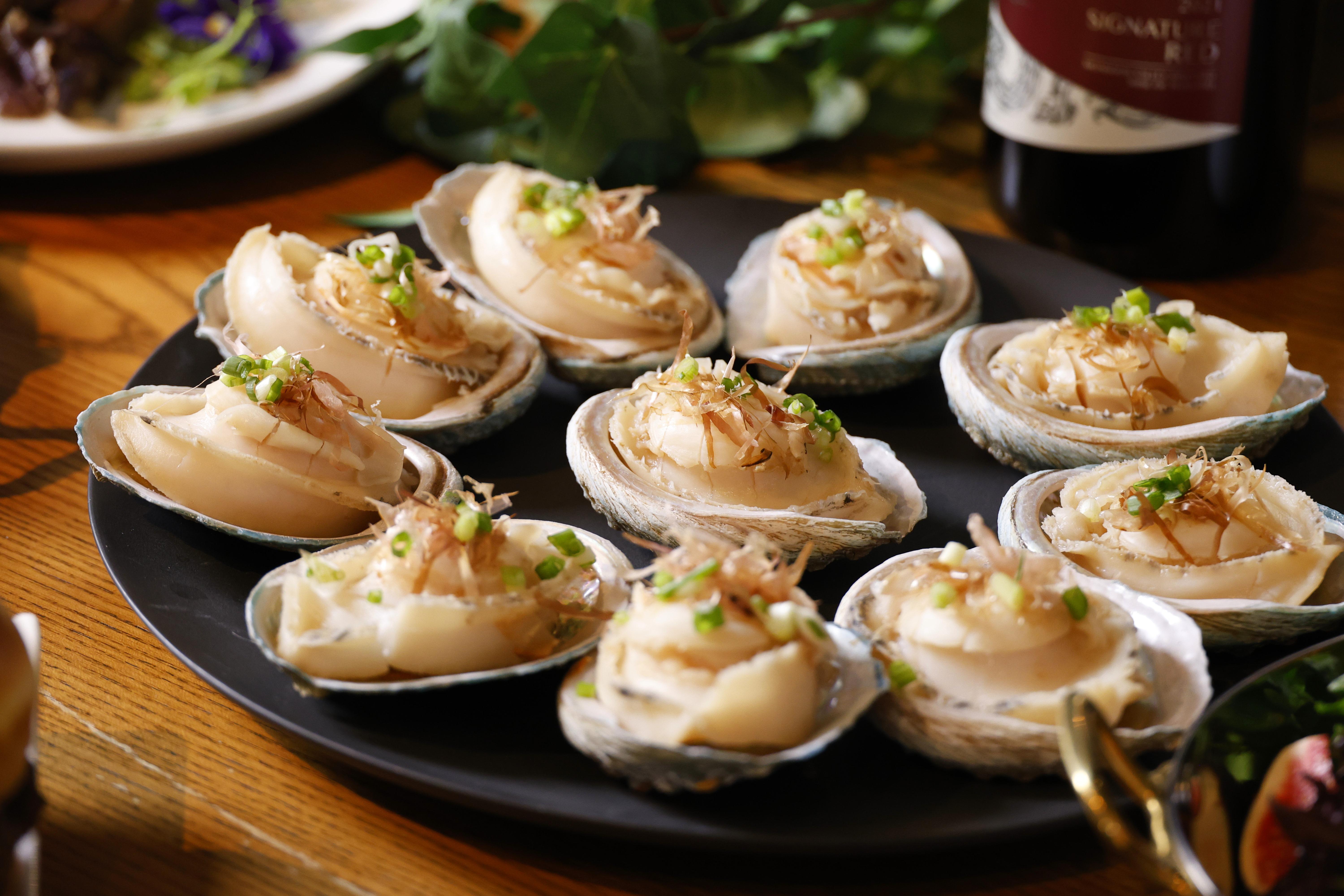 冰鎮清酒鮑魚 (林俊源攝)